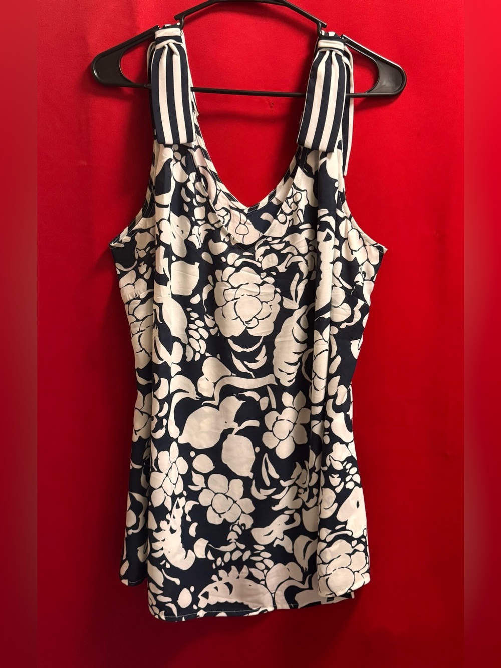 🔥#642- CAbi Navy and White Floral Tank Chemise In Like New Cond. Size XXL